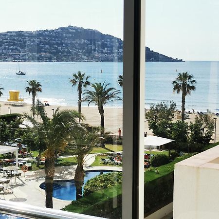 Spacieux Appartement Rose Front Mer Et Piscine Росас Экстерьер фото
