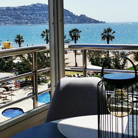 Spacieux Appartement Rose Front Mer Et Piscine Росас Экстерьер фото