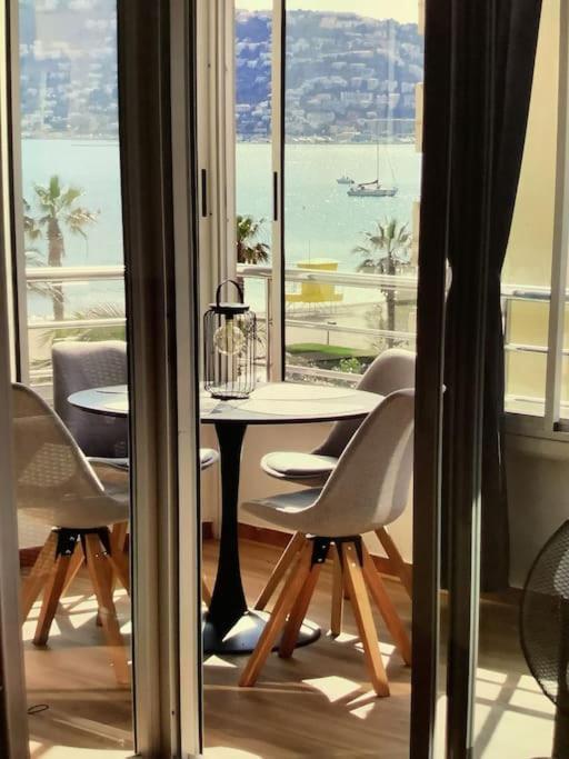 Spacieux Appartement Rose Front Mer Et Piscine Росас Экстерьер фото