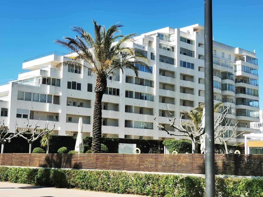 Spacieux Appartement Rose Front Mer Et Piscine Росас Экстерьер фото