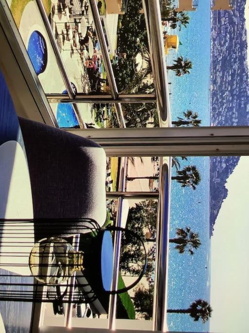 Spacieux Appartement Rose Front Mer Et Piscine Росас Экстерьер фото