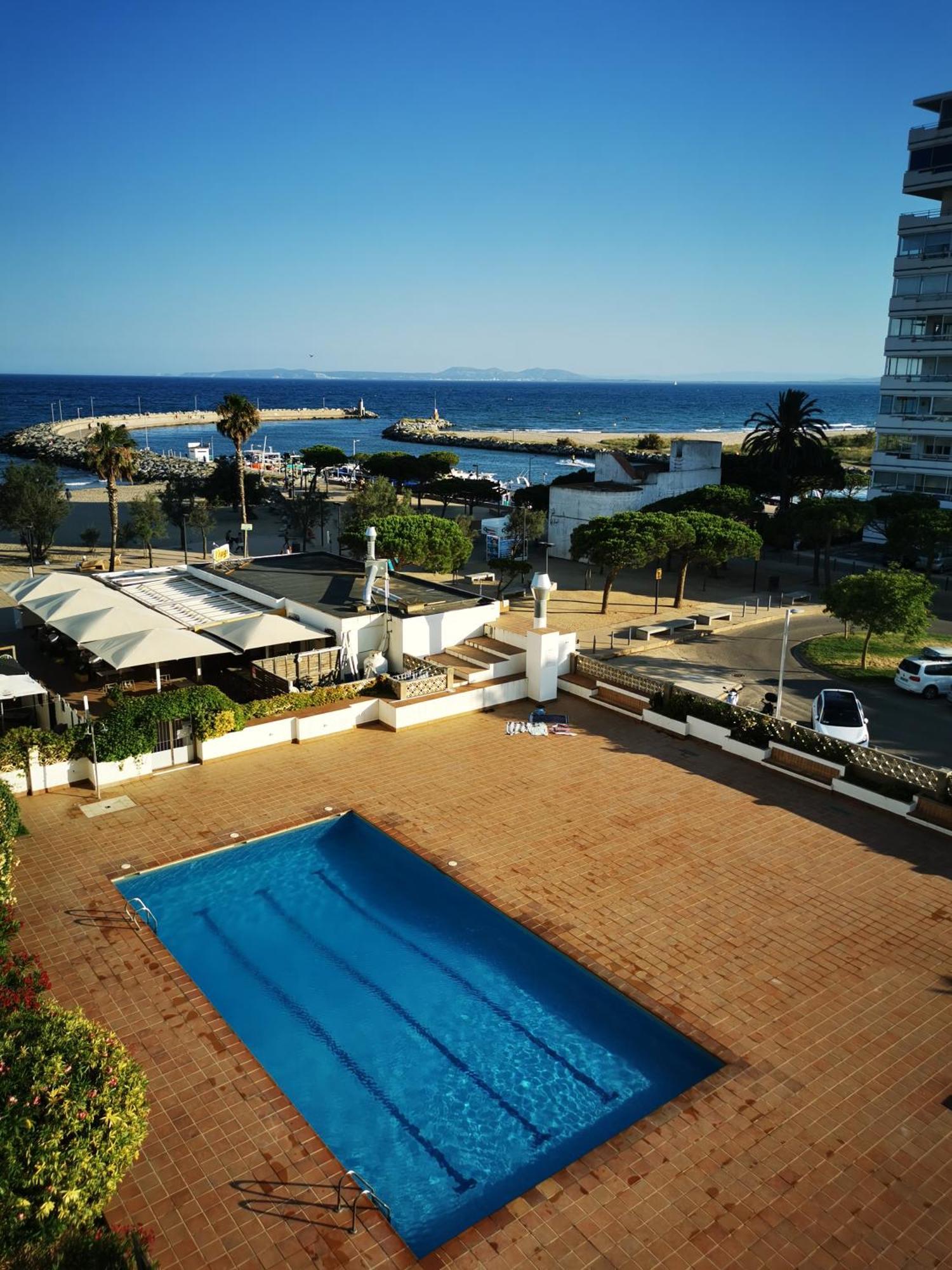 Spacieux Appartement Rose Front Mer Et Piscine Росас Экстерьер фото