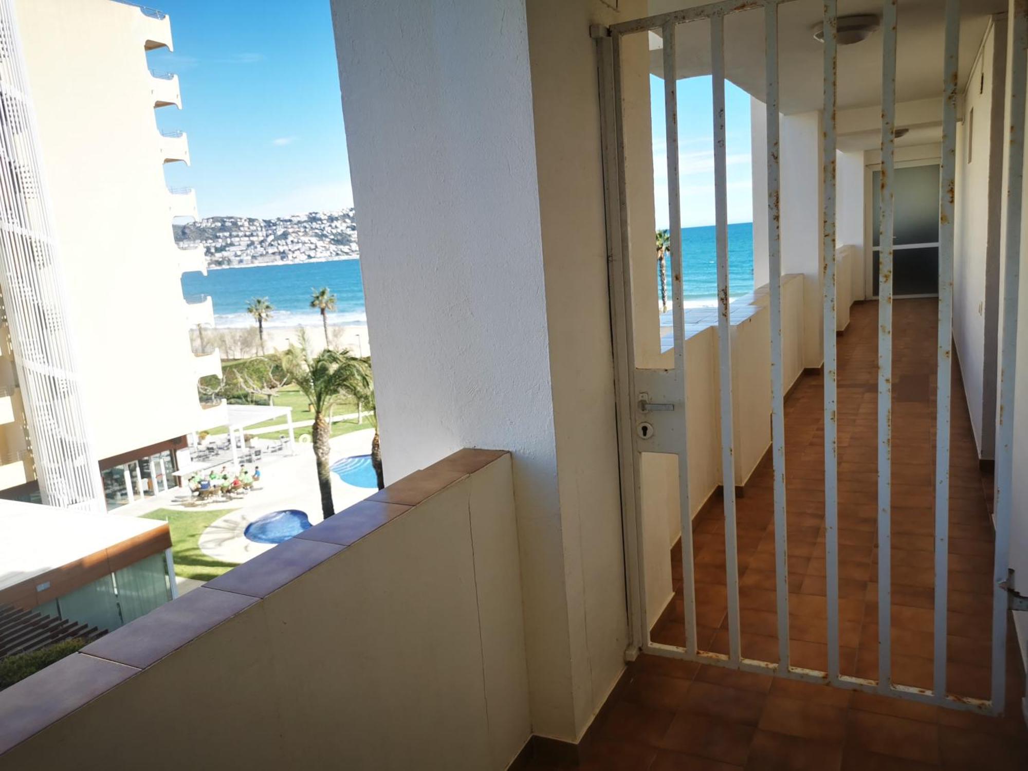 Spacieux Appartement Rose Front Mer Et Piscine Росас Экстерьер фото